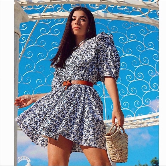 H&M Dresses & Skirts - H&M Floral Puff-Sleeved Dress